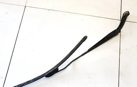 Front wiper blade arm