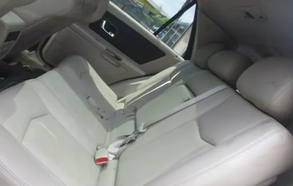 Cadillac SRX Second row seats 
