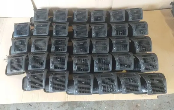 Toyota Celica T180 Dash center air vent grill