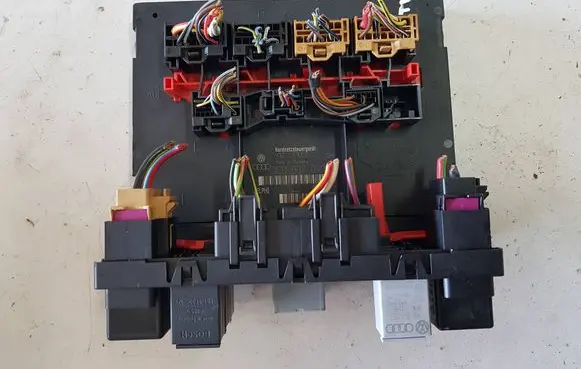Skoda Octavia Mk2 (1Z) Comfort/convenience module 3C0937049EIAUTOPI 3C0937049E