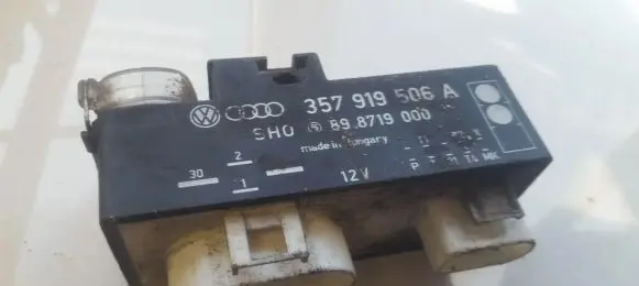Volkswagen Golf III Coolant fan relay 357919506A 898719000