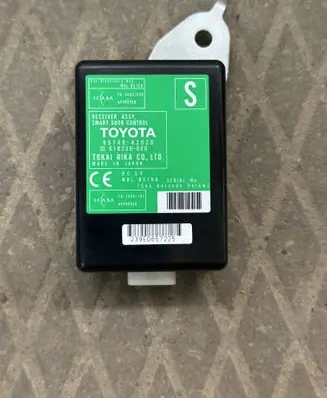 Toyota RAV 4 (XA30) Door control unit/module 8974042020 61B239000