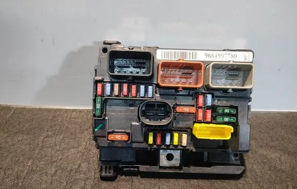 Peugeot 207 Fuse module 9664997780