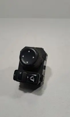 Nissan Qashqai Wing mirror switch 25570