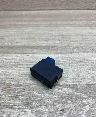 BMW X5 E53 Tailgate opening switch 8365579