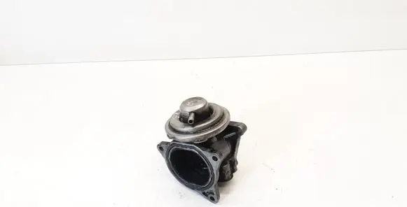 Audi A3 S3 A3 Sportback 8P EGR valve 038131501S