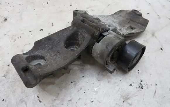 Nissan Juke I F15 Timing belt tensioner 117503662R