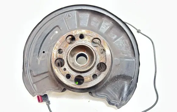 Mercedes-Benz C AMG W204 Rear wheel hub A2045400317