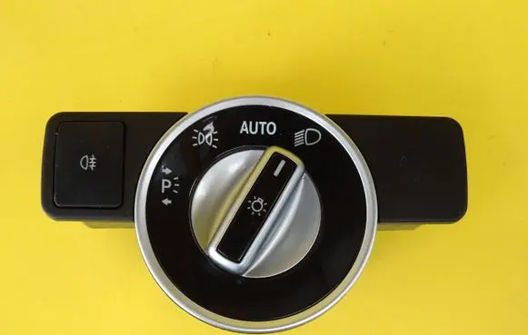 Mercedes-Benz C W204 Light switch A2129050551