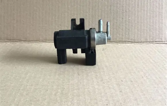 Audi A4 S4 B7 8E 8H Turbo solenoid valve 8E0906627