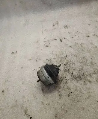 Audi A4 S4 B5 8D Engine mount bracket 8D0199379A 8D0199379B