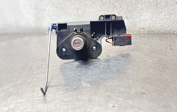 Opel Meriva A Tailgate exterior lock 13168316 13168319 13168318