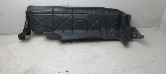 Mercedes-Benz E W211 Air filter cleaner box bracket assembly A6470940141