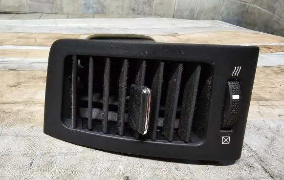 Toyota Corolla Verso E121 Dashboard side air vent grill/cover trim 15564244 302040