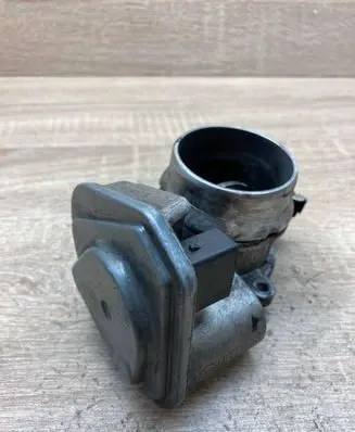 BMW 1 E81 E87 Throttle valve 7804373 B73100112