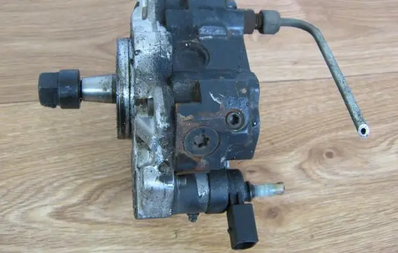 BMW X3 E83 Fuel injection high pressure pump 0445010045