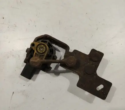 Headlight/headlamp level sensor