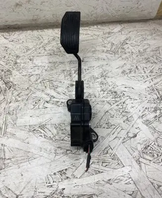 Toyota Prius (XW30) Accelerator throttle pedal 7811012040