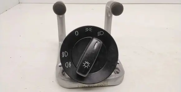 Volkswagen Touran I Light switch 6900G22