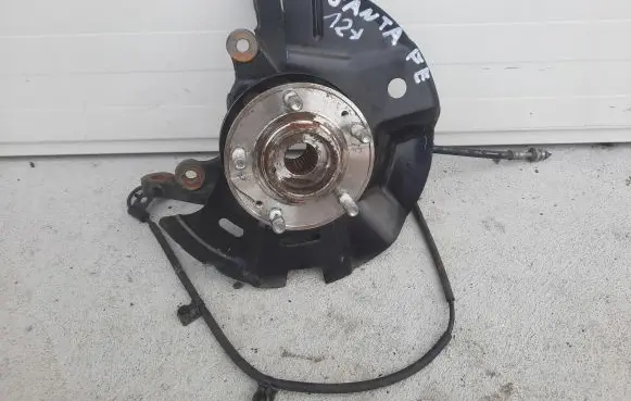 Hyundai Santa Fe Front wheel hub spindle knuckle