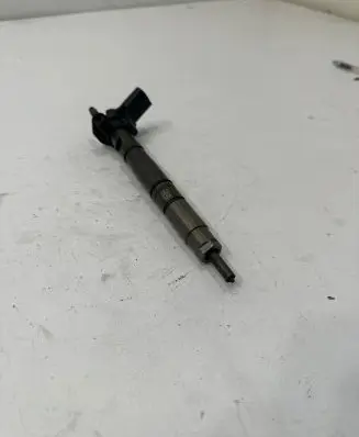 Audi A4 S4 B8 8K Fuel injector 0445116030