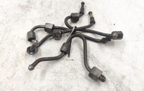 Fuel injector supply line/pipe