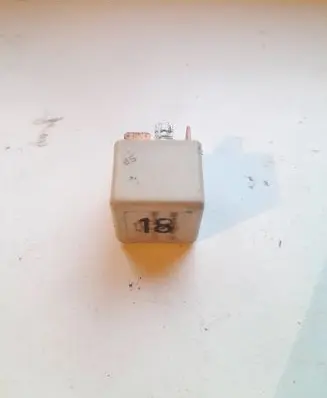 Volkswagen Golf III Other relay 191937503
