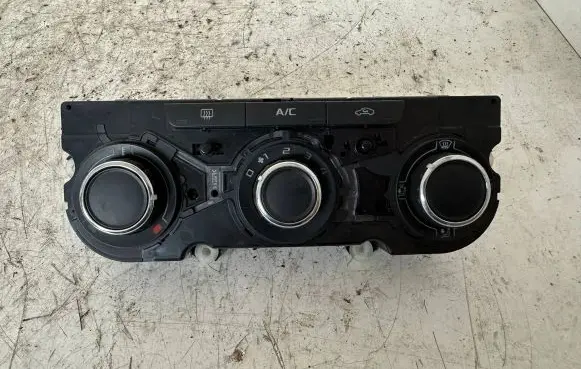 Skoda Yeti (5L) Climate control unit 3T0820047AK