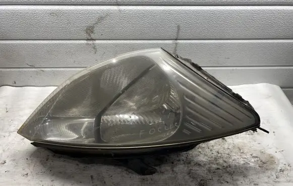 Ford Focus Headlight/headlamp XS4X10456A
