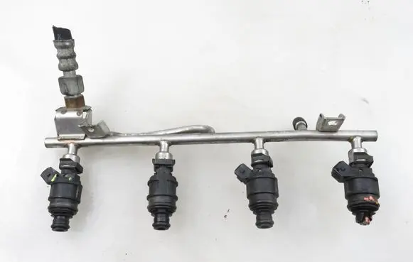 Opel Zafira A Fuel main line pipe 90536149 5WK93151