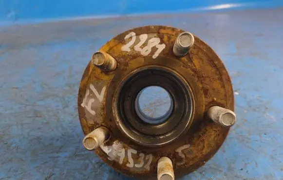 Ford Mustang VI Rear wheel bearing hub FR3Z1104A