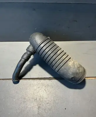 Volkswagen PASSAT B5.5 Intercooler hose/pipe 8D0129615J