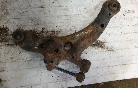 Toyota Avensis T220 Front lower control arm/wishbone NOCODE