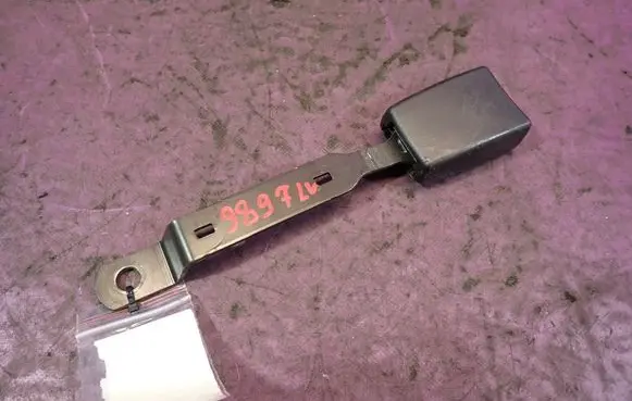 Skoda Fabia Mk1 (6Y) Front seatbelt buckle 