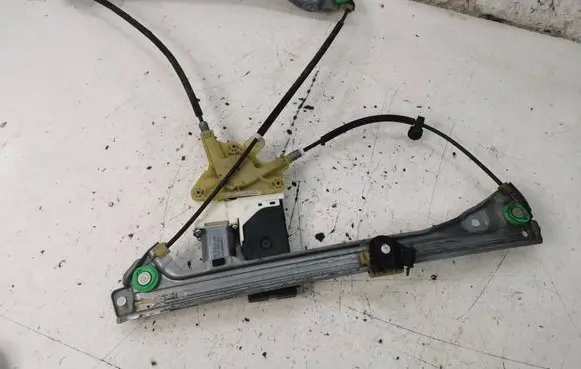 Renault Laguna III Front door window regulator with motor 807010002R