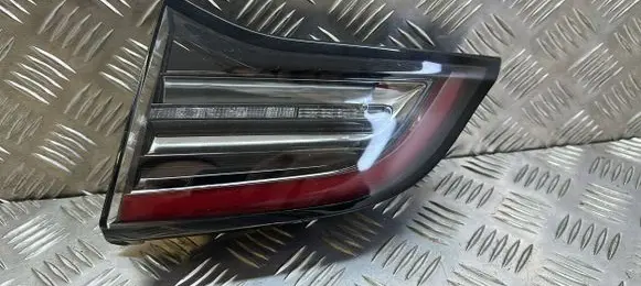 Tesla Model 3 Tailgate rear/tail lights 1077404 1077402