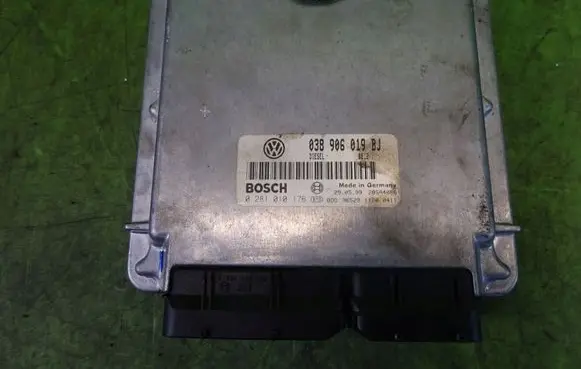 Volkswagen PASSAT B5 Engine control unit/module 038906019BJ