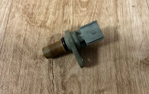 Ford Mondeo Mk III Camshaft position sensor 6C1112K073