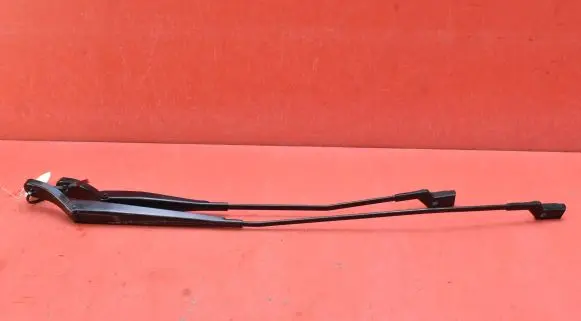 Front wiper blade arm
