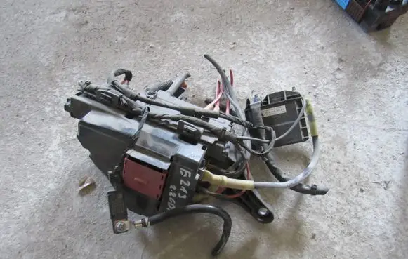 Mercedes-Benz E W213 Battery relay fuse 1110055 3110170480 A0009061505