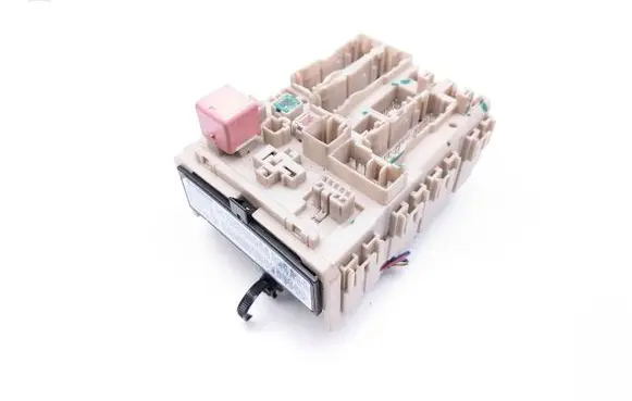Toyota Avensis T270 Fuse module 82730-05680-A 3612-12G13