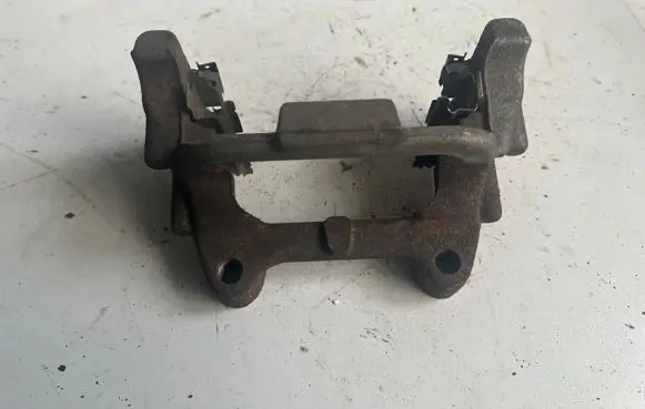 Volkswagen Touran II Brake caliper pad carrier rear SUW08480AB 5K0615426
