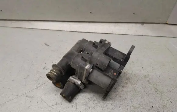 BMW 5 E34 Coolant heater control valve 1147412042