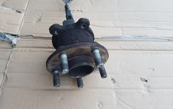 Ford Galaxy Rear wheel hub