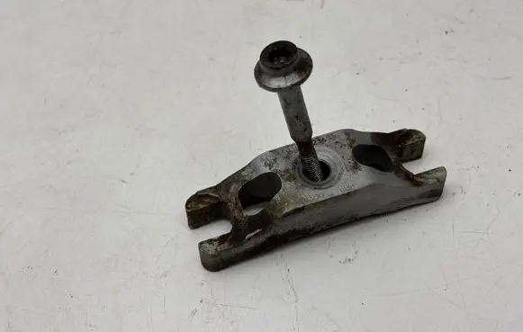 Volkswagen Transporter - Caravelle T5 Fuel Injector clamp holder 03L216 V300