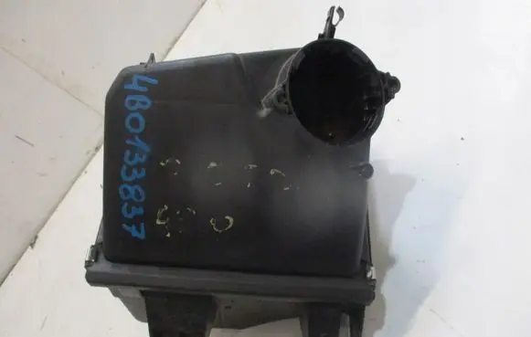 Audi A3 S3 A3 Sportback 8P Air filter box 4B0133837