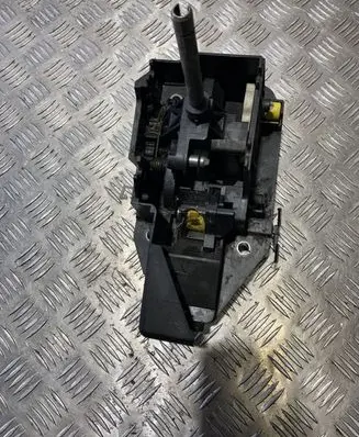 Volvo S80 Gear shifter/selector P08699366