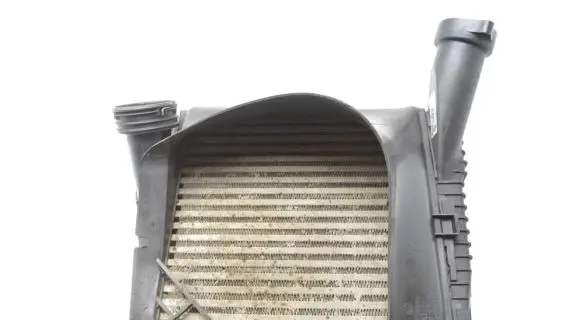 Volkswagen Touareg I Intercooler radiator 7L0145804A