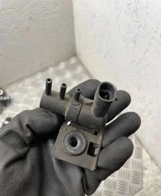 Chrysler Grand Voyager IV Turbo solenoid valve 300677a