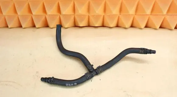Mercedes-Benz C W204 Engine coolant pipe/hose 2045010325 A2045010325